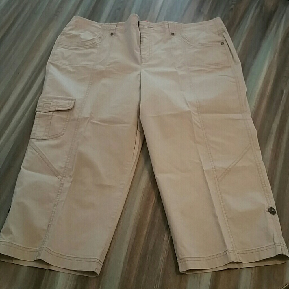 Khaki Capri pants